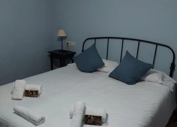 Habitación Doble Estándar con baño compartido — Casa Rural Casa Sagasta