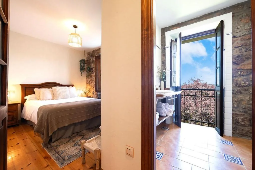 Habitación Doble con vistas al jardín — Casa Rural Casa Selmo