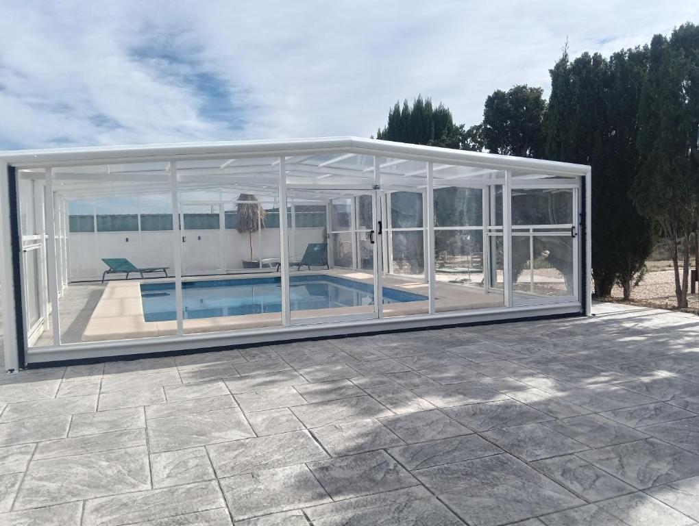 Casa rural con piscina climatizada y barbacoa a 10 km de Alicante y playas, 3000 m2 de terreno