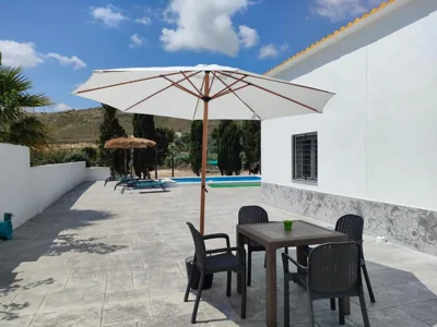 Casa rural con piscina climatizada y barbacoa a 10 km de Alicante y playas, 3000 m2 de terreno — photo 8