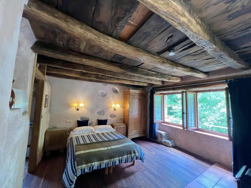 King Room with Mountain View — Casa Rural Ecológica Kaaño Etxea el Bosque y la Naturaleza Sentir