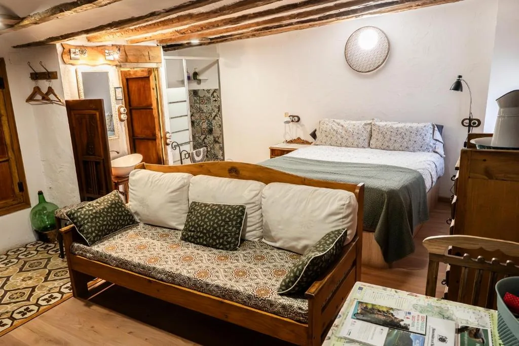 Camera Matrimoniale Deluxe con doccia — CASA RURAL EL BÚ - B&B Alto Tajo Alojamiento Rural Guadalajara