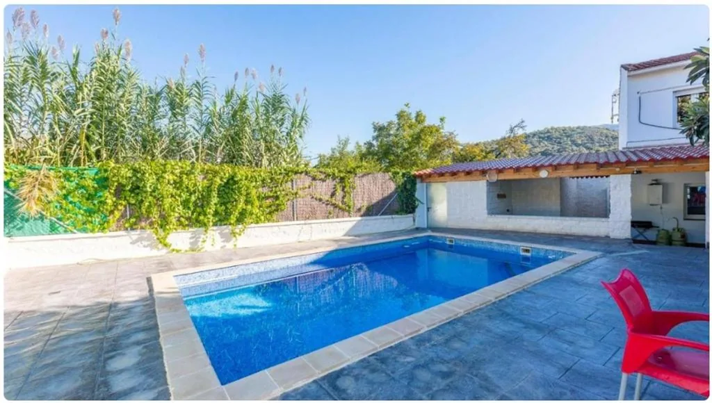 Villa con piscina privada — Casa Rural El Níspero