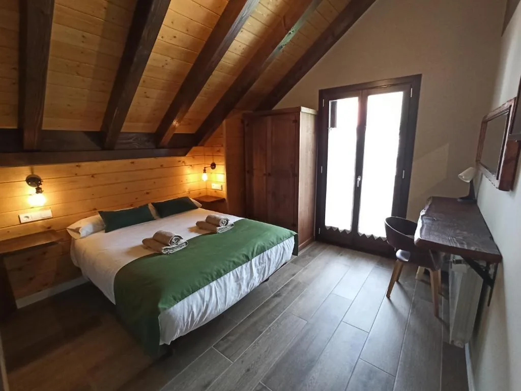 Doppelzimmer mit eigenem Bad — Casa rural ELURKOIA