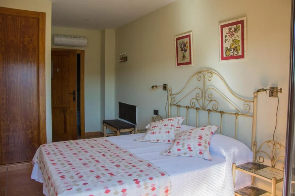 Standard Double Room — Casa Rural Fuente El Boticario