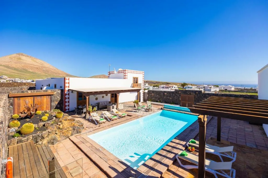 Villa — Casa Rural Hero