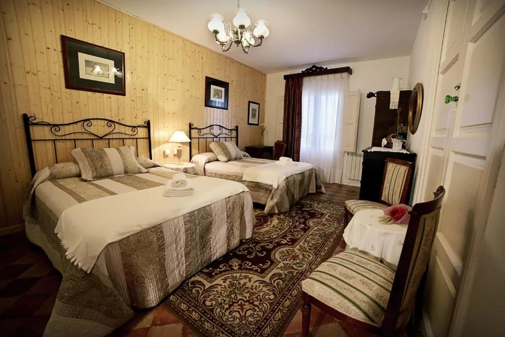 高级双人间 - 带2张床 — Casa Rural La Casona