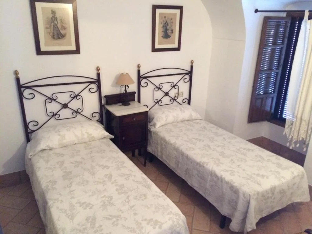 Double Room with Shared Bathroom - 2 Beds — Casa Rural La Villa