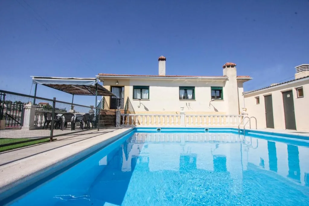 Five-Bedroom Holiday Home — Casa rural las Eras