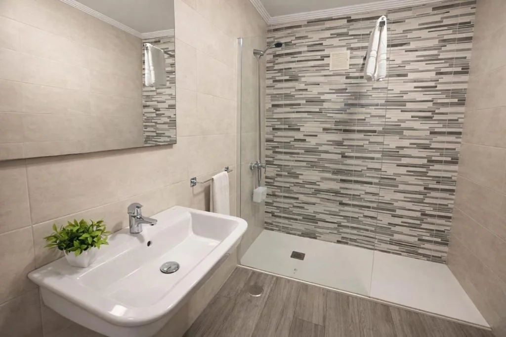 Habitación Doble con baño privado — Casa Rural Nito - Naturaleza y Descanso en Asturias