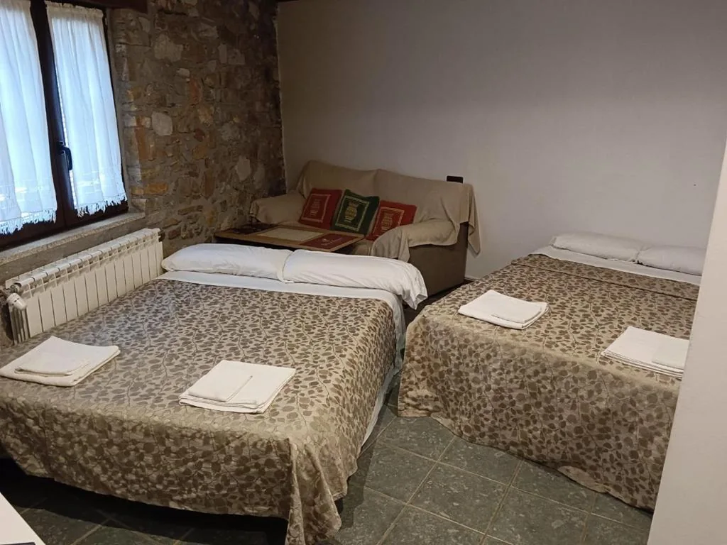 Habitación Cuádruple con baño privado — casa rural San Vicente Borrenes
