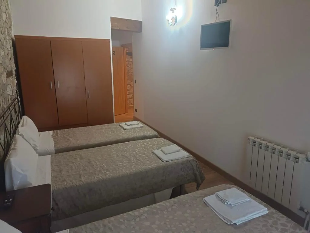 Habitación Triple — casa rural San Vicente Borrenes