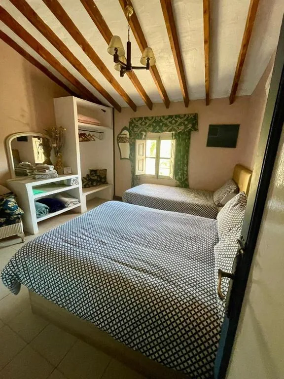 Dreibettzimmer mit eigenem Bad — Casa Rural Ubeda - B&B - Pinoso-Alicante