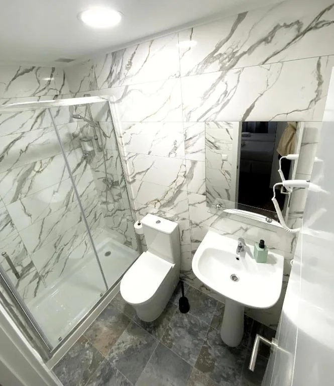Habitación Triple con baño privado — Casa SaMARa