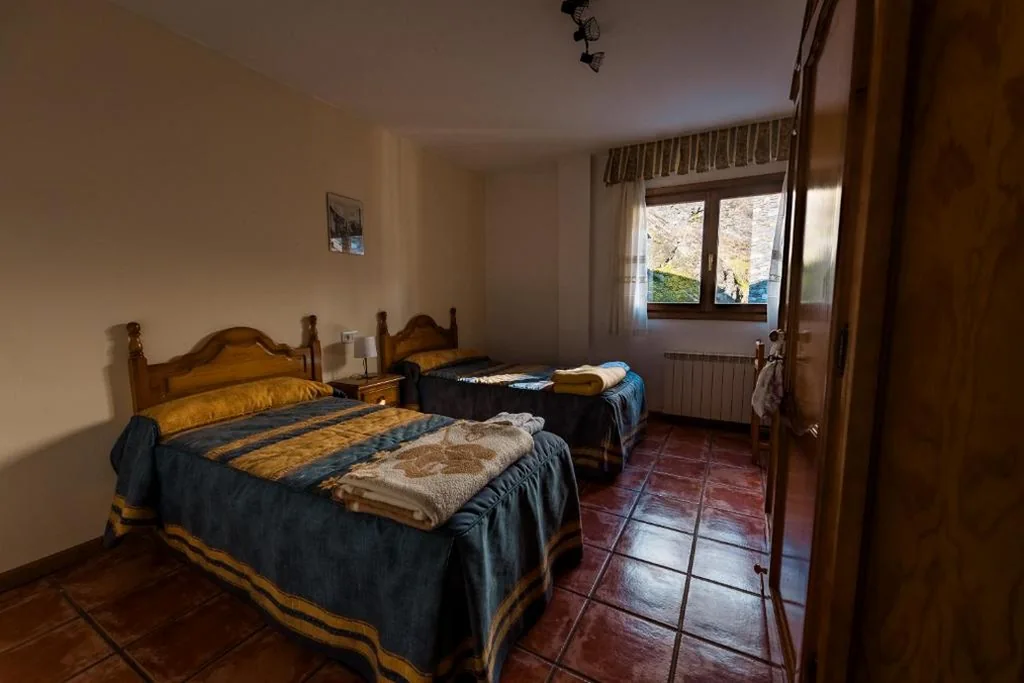 Doppelzimmer mit eigenem Bad – 2 Betten — Casa Samarra