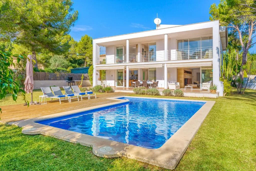 Villa — Casa Suca