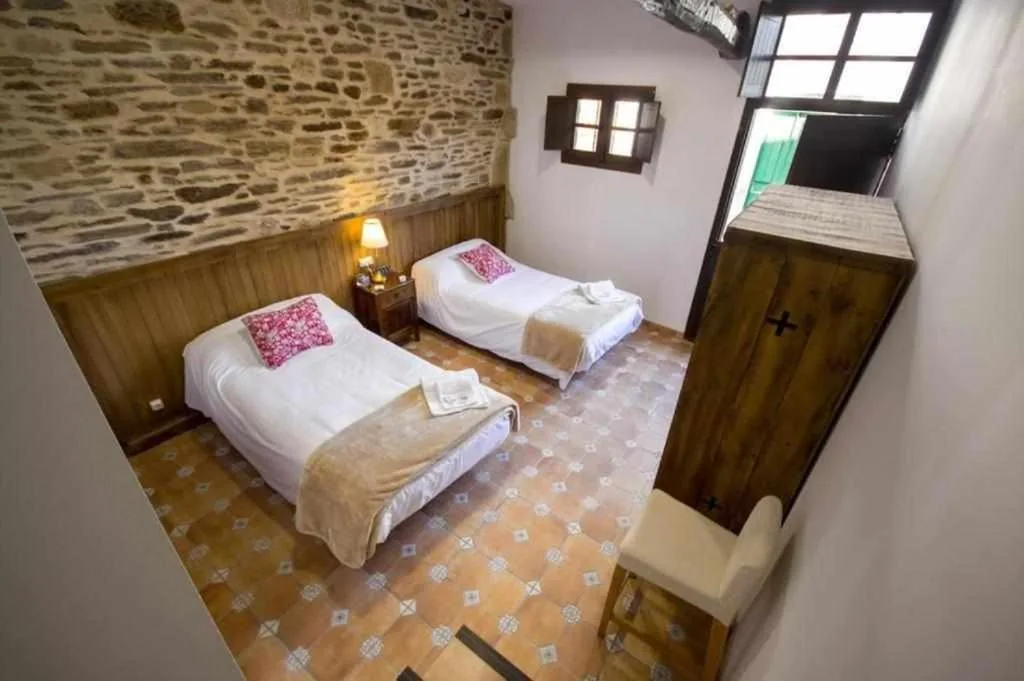 Chambre double avec salle de bains privative — Casa Taboada