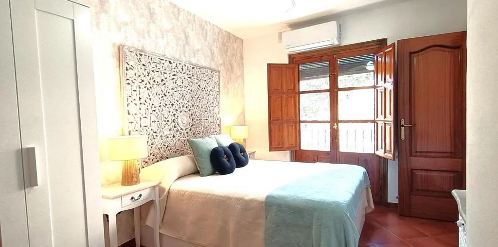 Two-Bedroom House — Casa Taracea del Chapiz