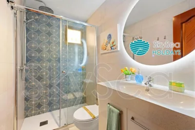 Casa TIPICA MALAGUEÑA con PATIO en el centro — 写真 3