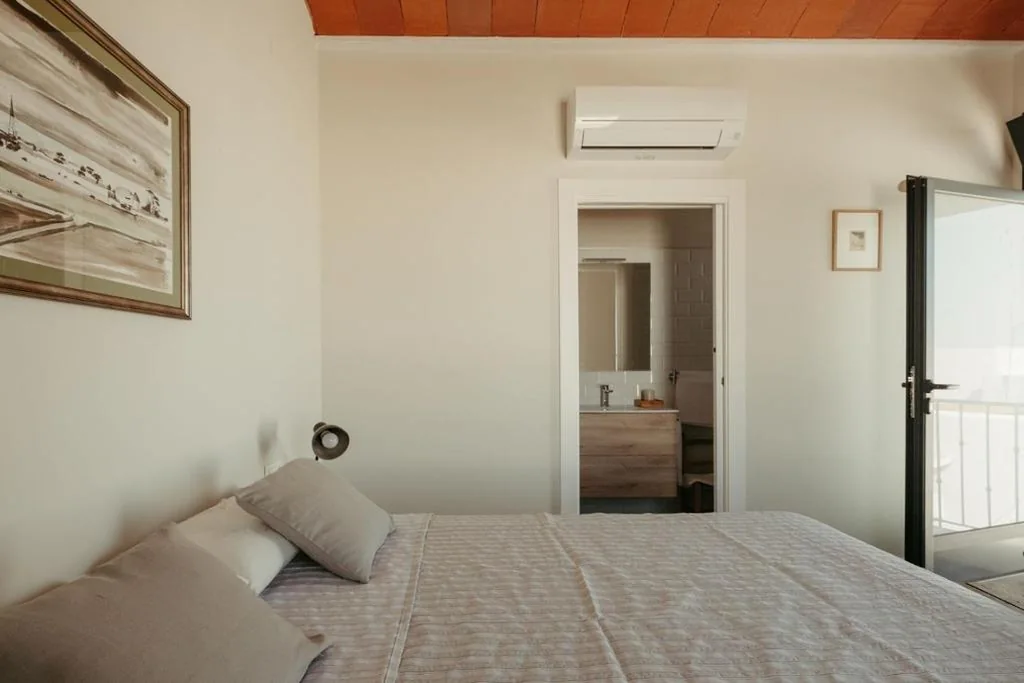 Habitación Doble Deluxe con balcón — Casa Victoire Ayamonte