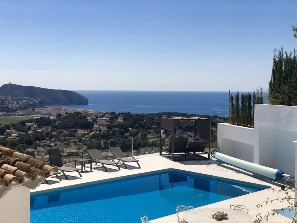 Villa de 3 dormitorios — Casa Vida, your villa with panoramic sea views in Moraira.