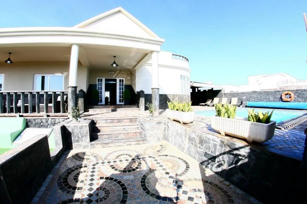 Villa — Casa Villa Portuguesa (piscina climatizada)