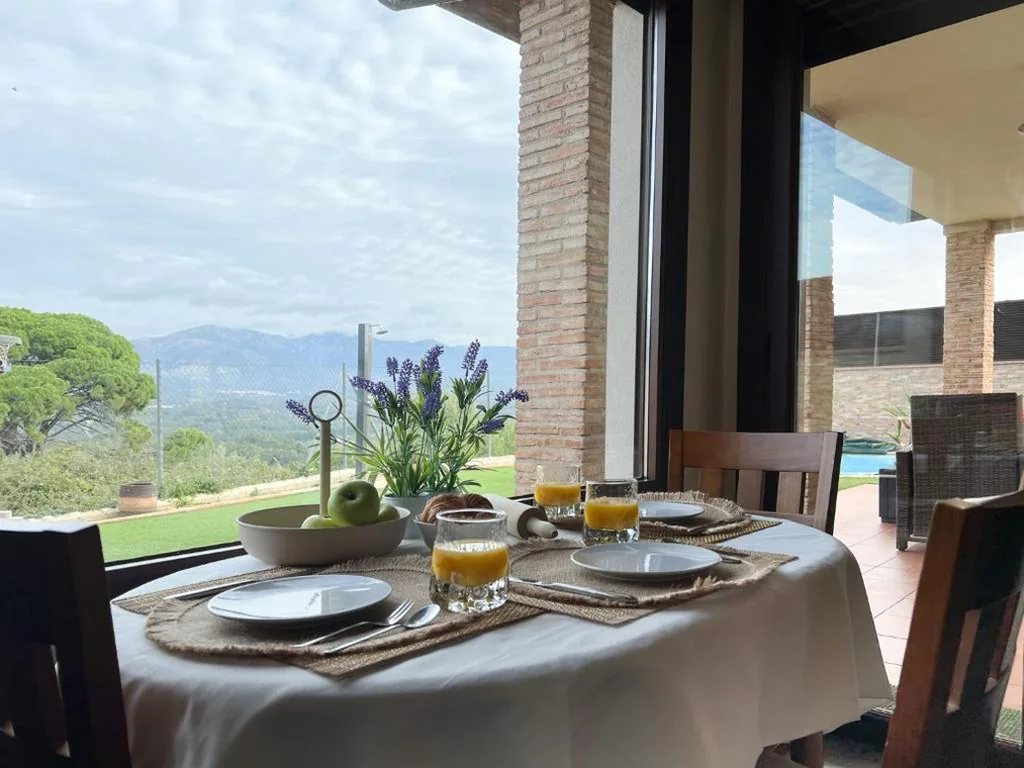 Casa de 6 dormitorios — CASA VISTA SIERRA