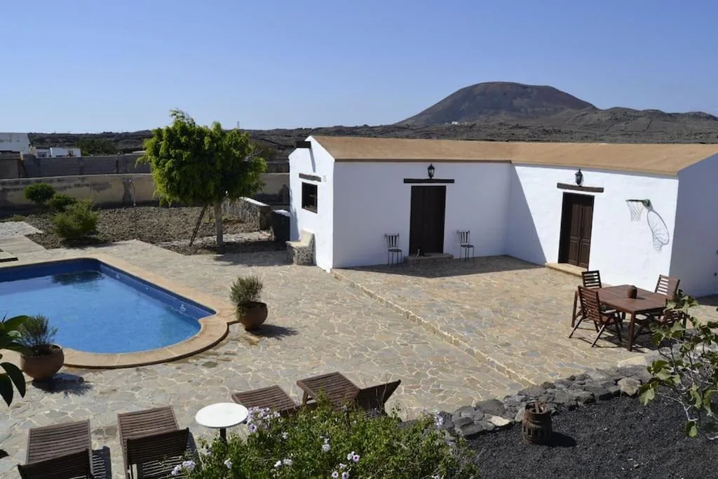 Two-Bedroom House — Casa Volcán