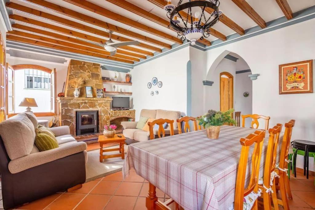 CASAMORA Casa Para Grupos cerca Caminito del Rey