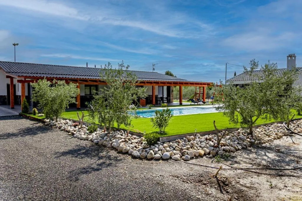 Casa com 4 quartos — Casas Cristea