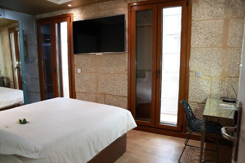 Camera matrimoniale con balcone — Casas Reais Boutique