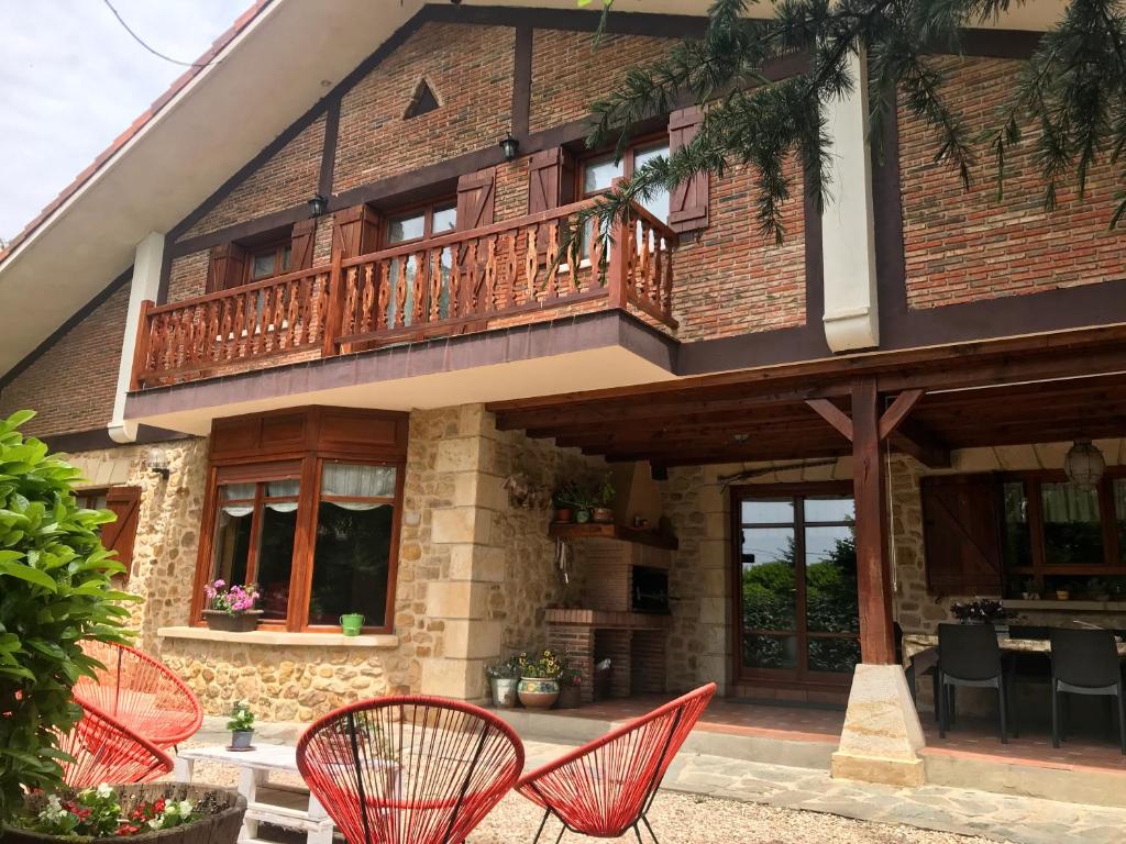 Caserio Arrigorri Casa Rural familiar con Jardín y Vistas al Gorbea, Álava