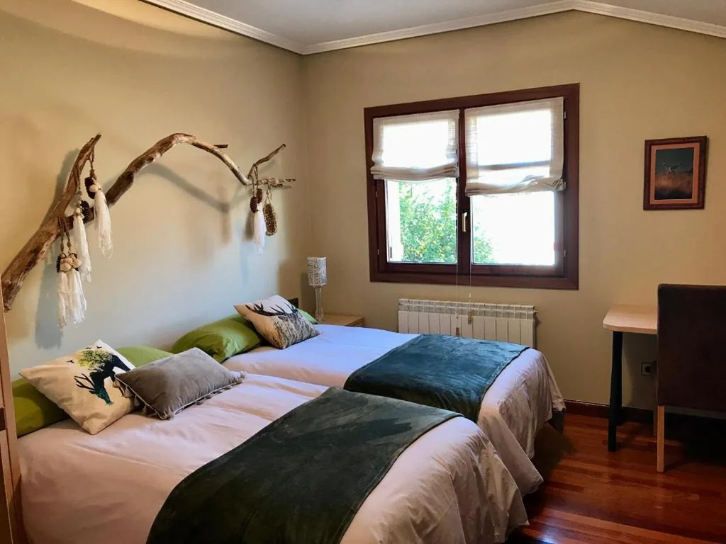 Caserio Arrigorri Casa Rural familiar con Jardín y Vistas al Gorbea, Álava