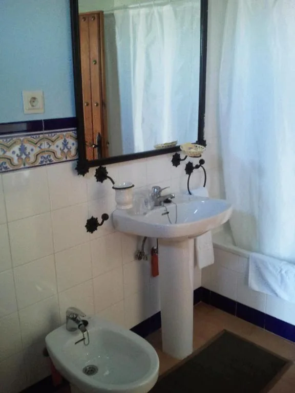Chambre double avec lit d’appoint - 2 lits — Caserio de Iznájar