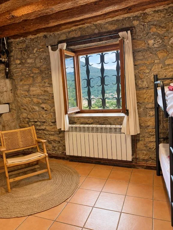 Camera Quadrupla Economica con bagno in comune — Cases Altes de Posada