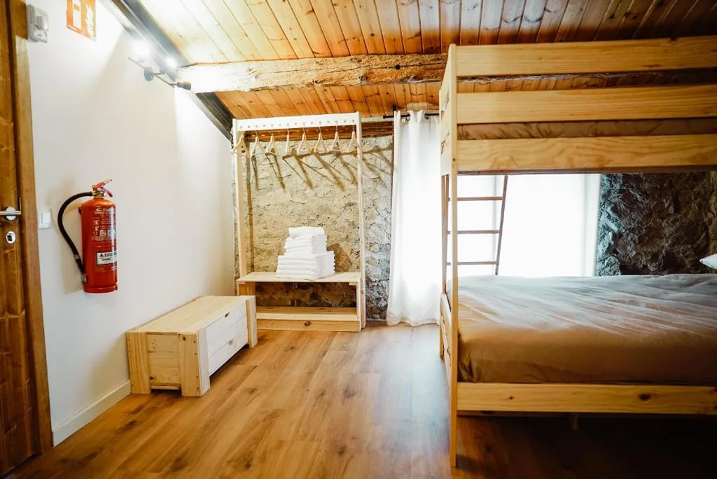 Camera Familiare con bagno privato — Cases Altes de Posada