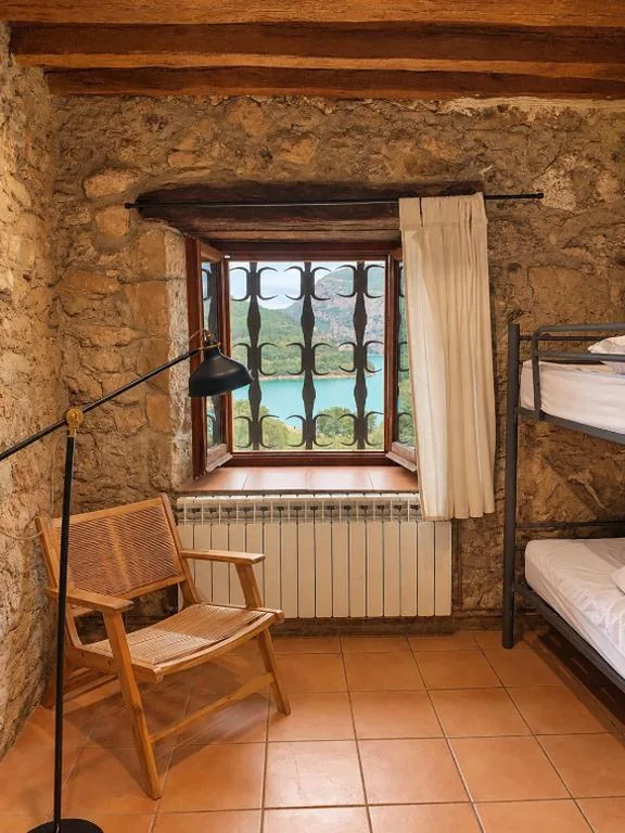 Letto a castello in dormitorio misto condiviso — Cases Altes de Posada