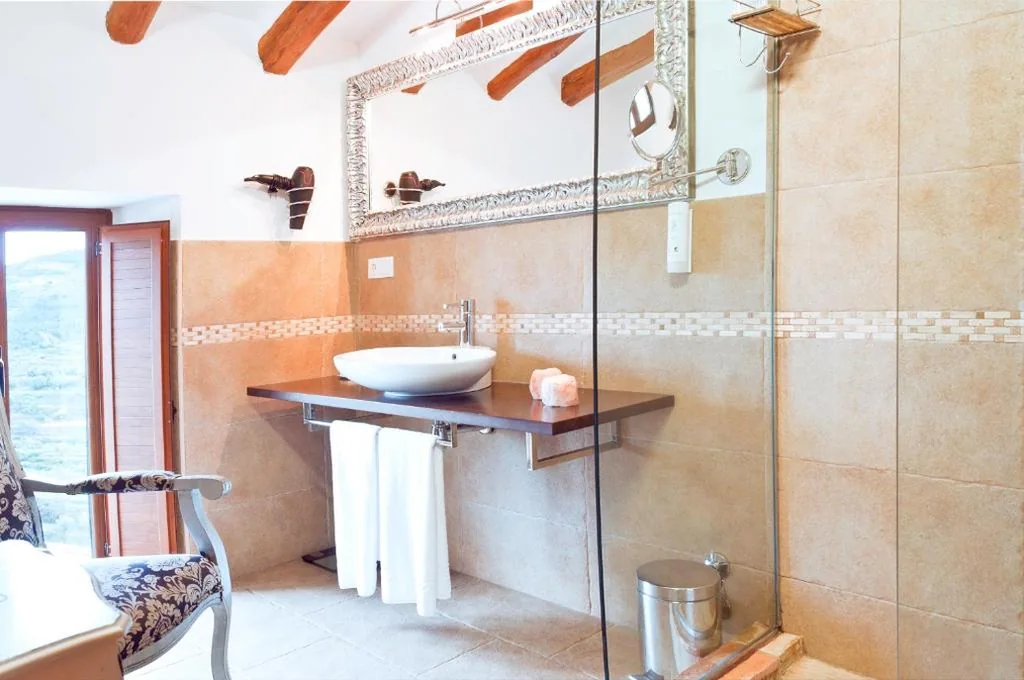 Quarto Duplo Deluxe com vistas para o mar — Cases Noves - Boutique Accommodation - Adults Only