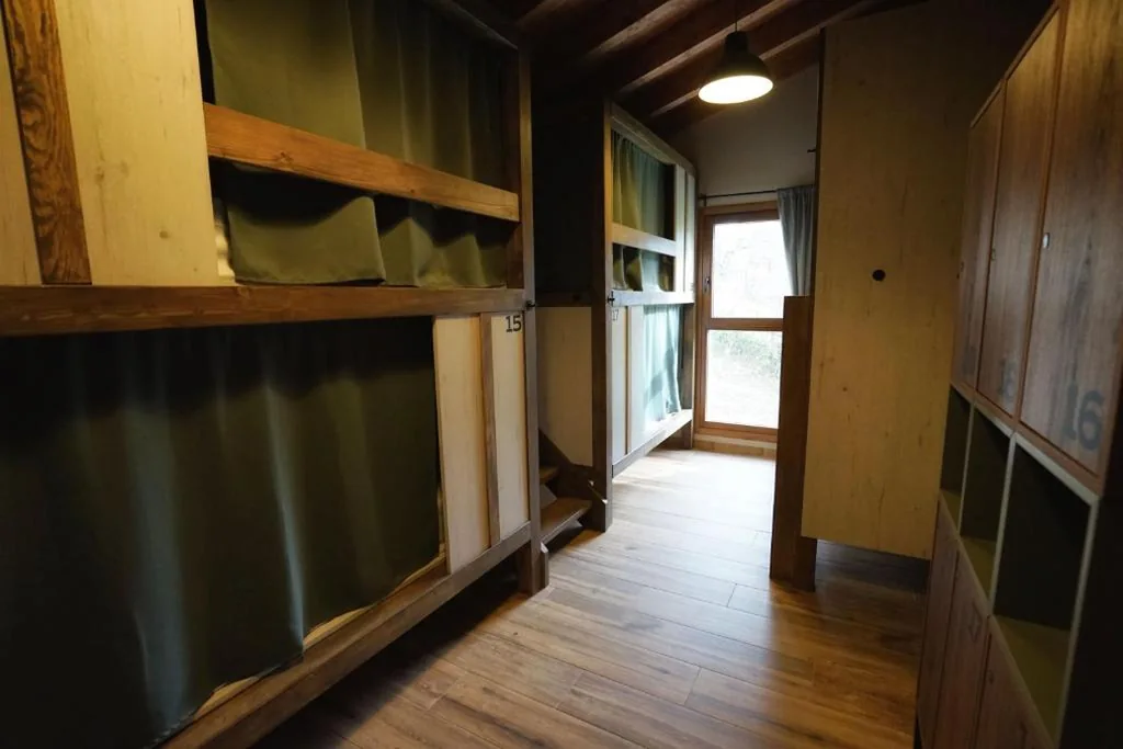 Familienzimmer mit eigenem Bad — Casín hostel