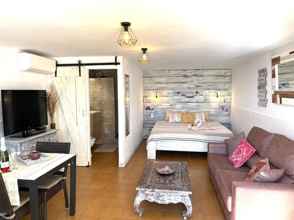 Studio with Mountain Views — Casira gastenkamers & Casitas, Viñuela, Andalucía