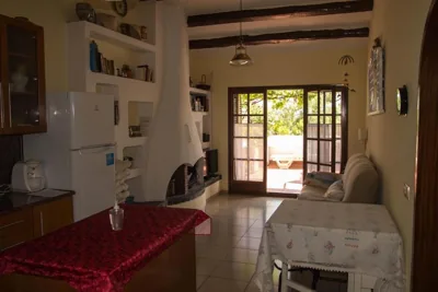 Casita blanca con fibra óptica y piscina cominutaria — foto 4