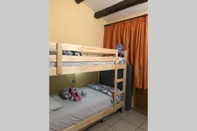 Casita blanca con fibra óptica y piscina cominutaria — foto 7
