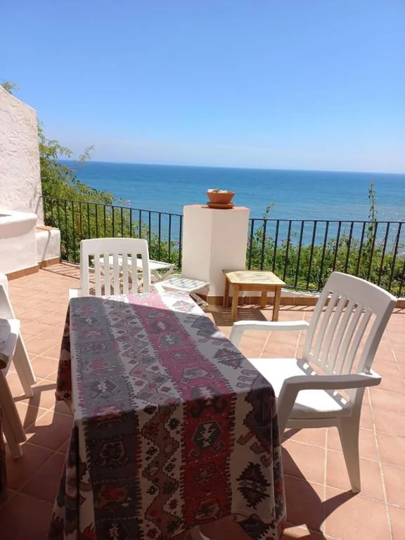 Casa de 2 dormitorios — Casita Blanca