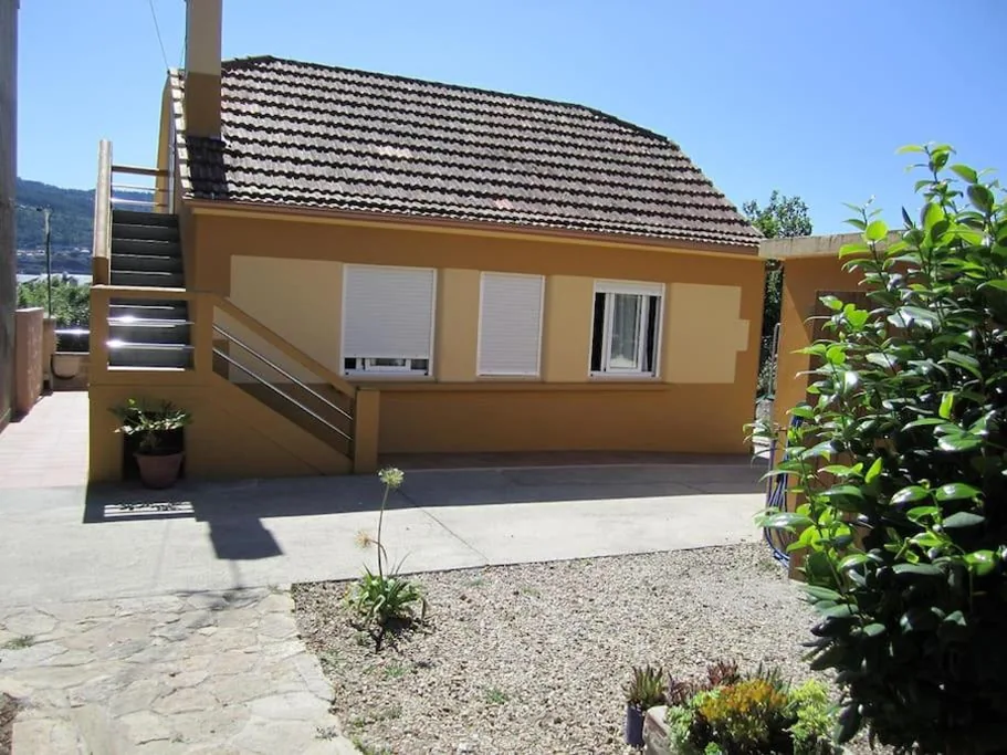 Haus mit 2 Schlafzimmern — Casita con terreno a 10 minutos del centro de Vigo