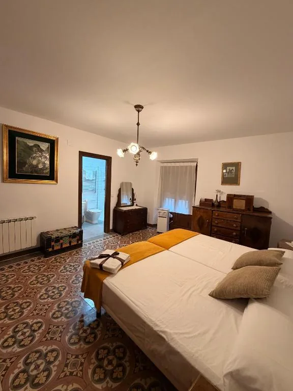 Chambre double avec balcon - 2 lits — Casona Alcarria