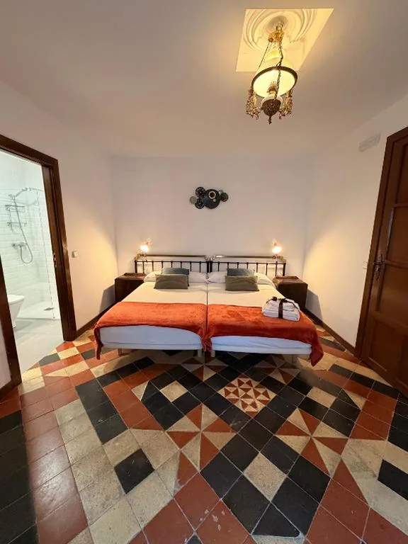 Chambre double avec balcon - 2 lits — Casona Alcarria