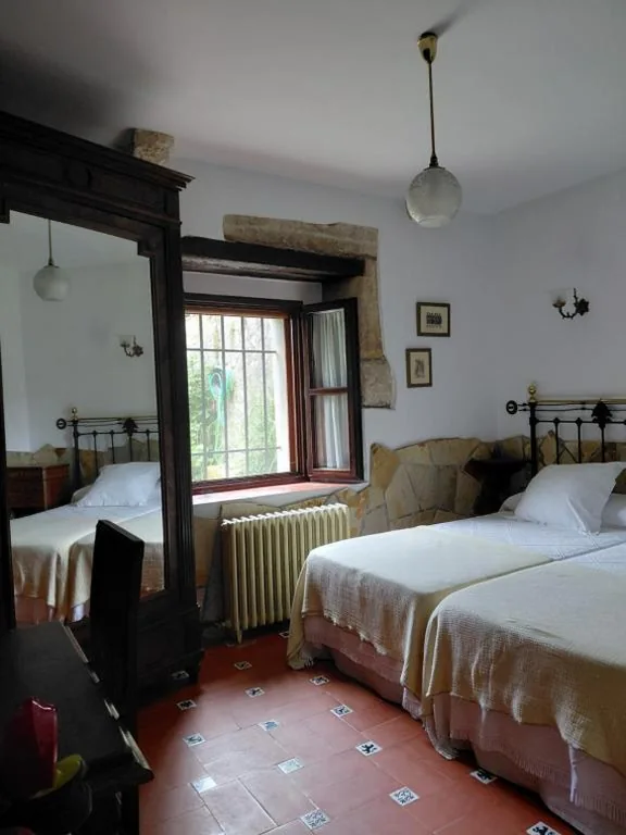 Habitación Doble Pequeña - 2 camas — Casona De Linares