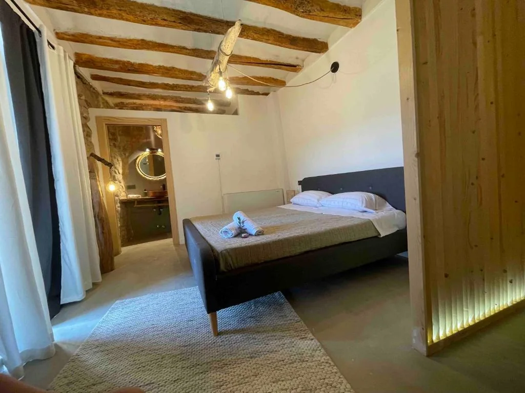 Double Room with Private Bathroom — Castell de l'Aguda