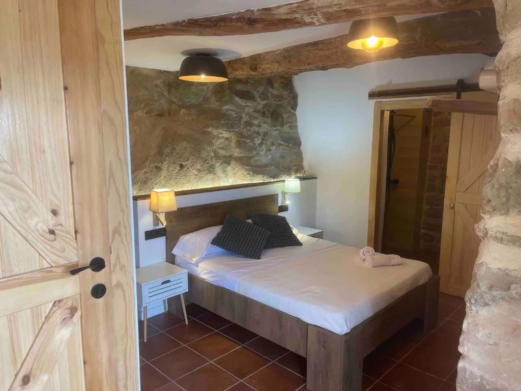 Double Room with Private Bathroom — Castell de l'Aguda