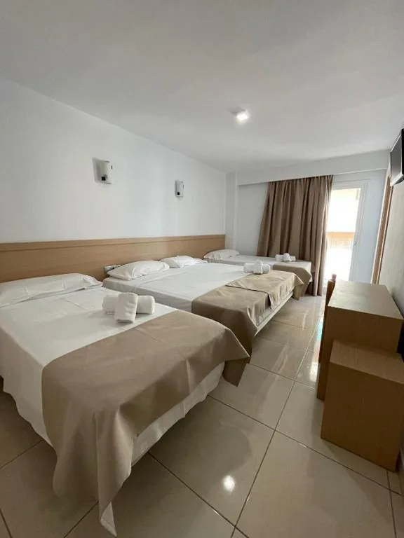 Habitación Cuádruple con balcón — Casthotels Leblon